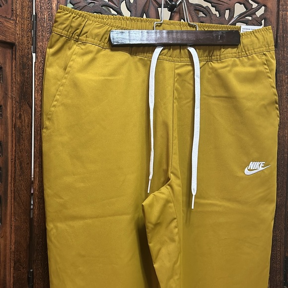 NWT Nike Men’s Standard Fit Taper Leg Regular Length Pants - Picture 3 of 8